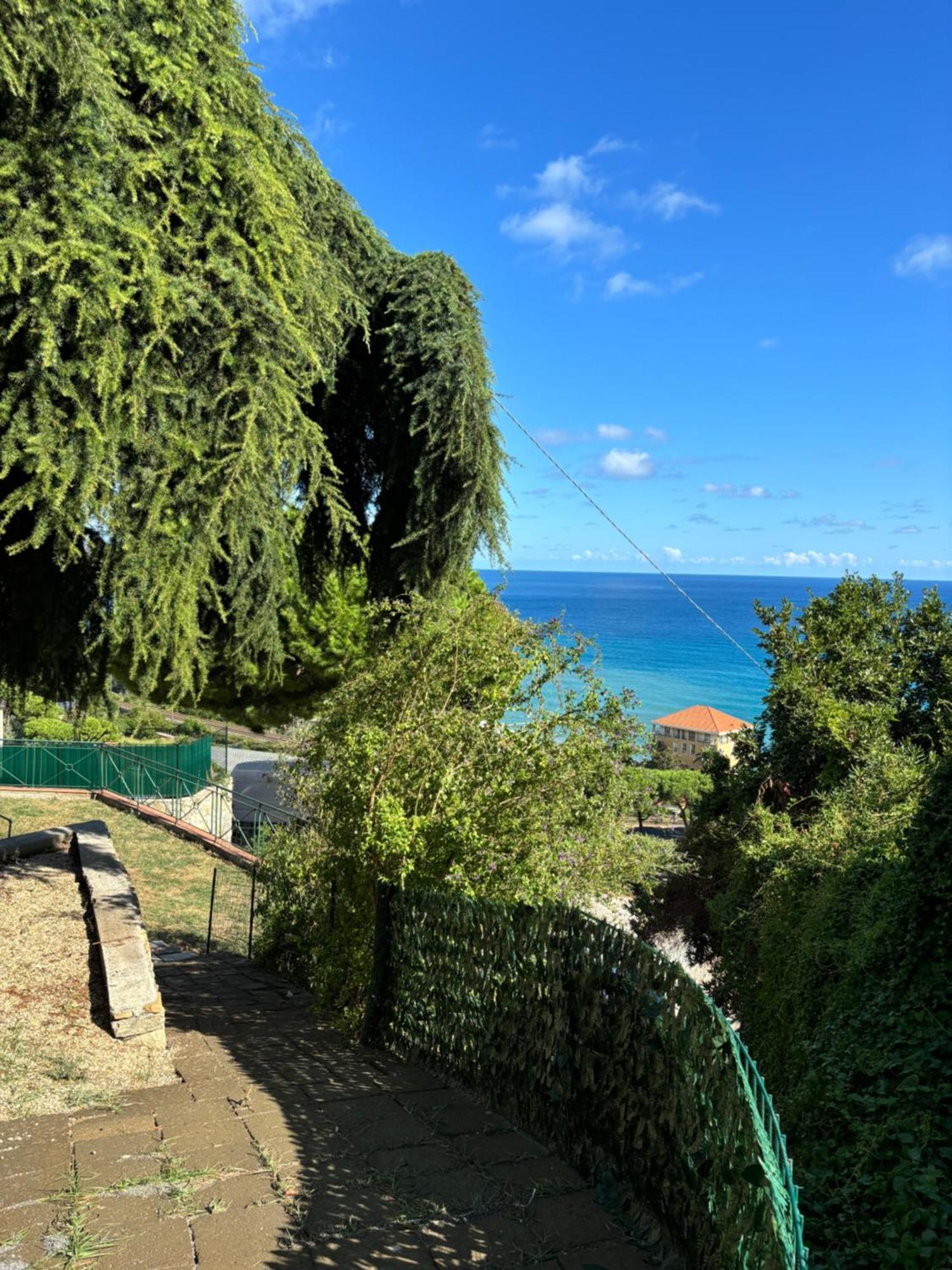 Апартаменти Il Giardino Del Mare Вентімілья Екстер'єр фото