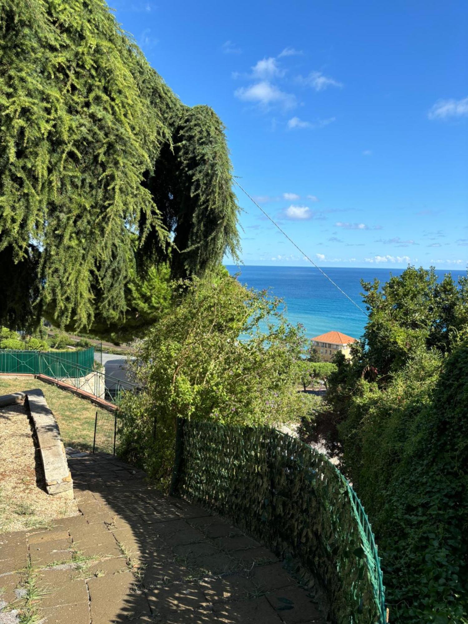 Апартаменти Il Giardino Del Mare Вентімілья Екстер'єр фото